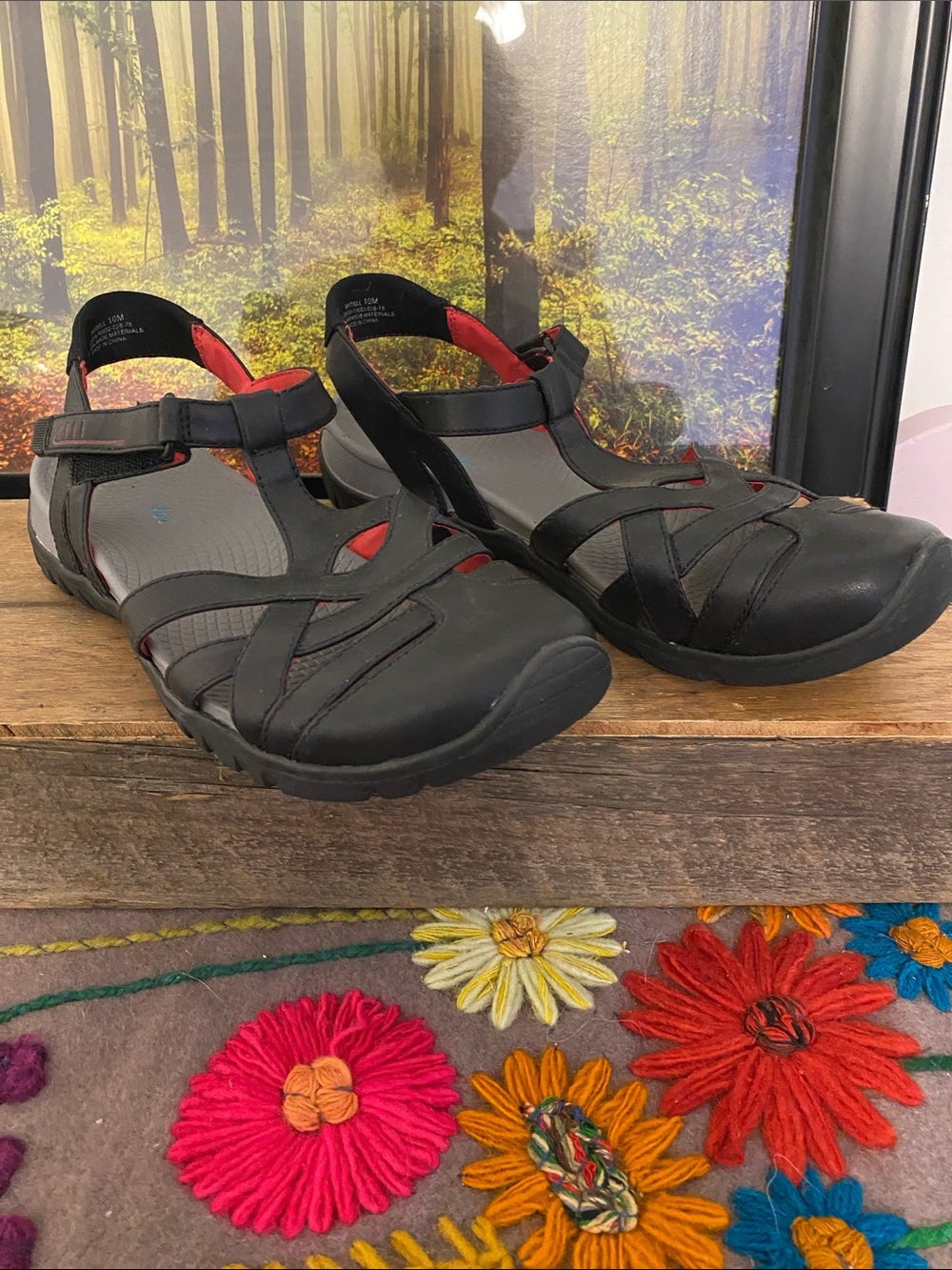 Yuu Black Women's Closed-Toe Sport Sandals
